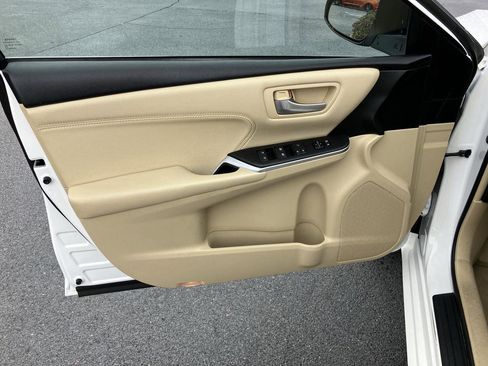 Used 2017 Toyota Camry XLE image 13