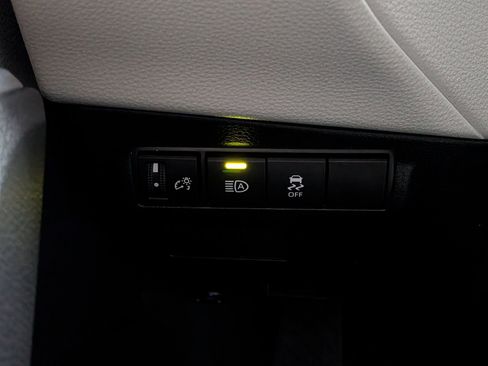 Used 2026 Toyota Corolla Cross L FWD image 18
