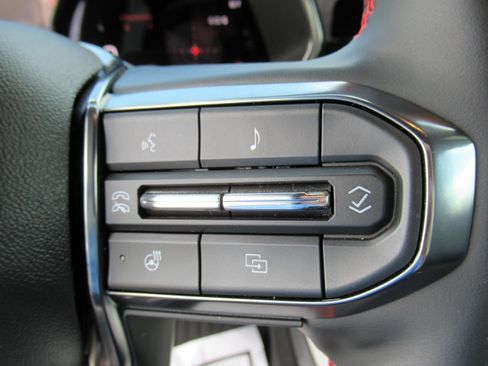 Used 2024 GMC Canyon AT4X AWD/4WD image 26