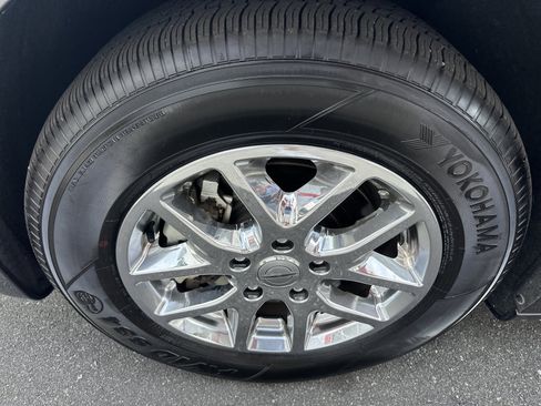 Used 2023 Chrysler Pacifica Touring-L FWD image 36