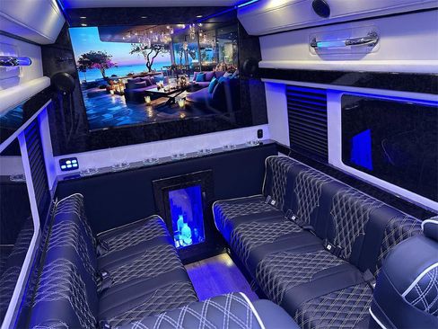 Used 2020 Mercedes-Benz Sprinter 3500 image 4