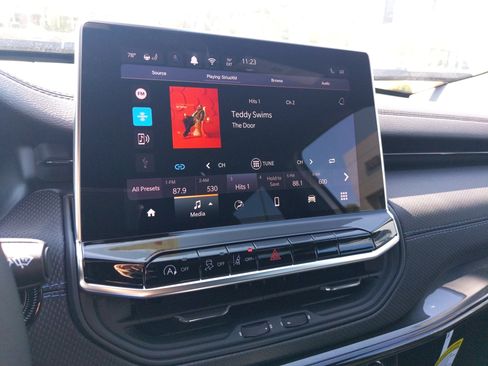 New 2025 Jeep Compass Latitude w/ Sun & Sound Group image 33