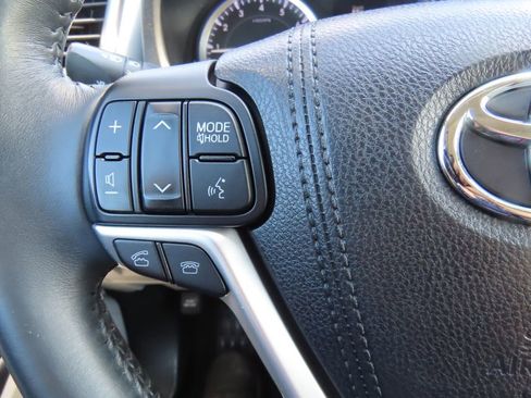 Used 2016 Toyota Highlander Limited image 11