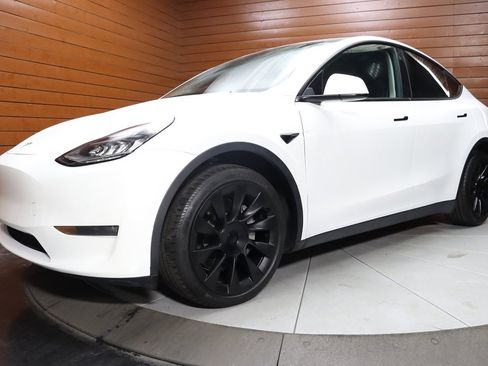 Used 2023 Tesla Model Y Long Range image 57