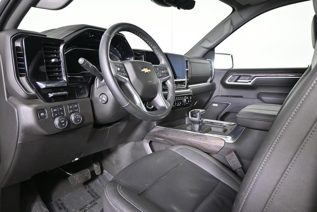 Used 2025 Chevrolet Silverado 1500 LTZ w/ LTZ Premium Package AWD/4WD image 23