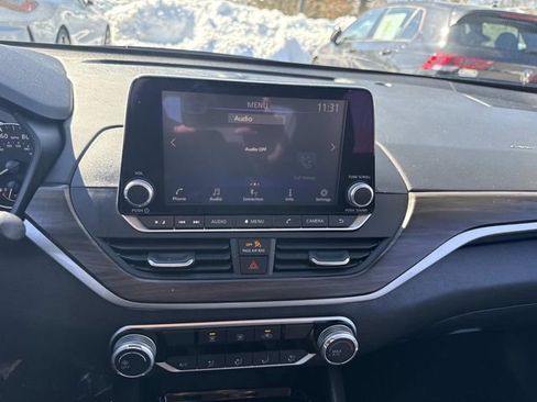 Used 2024 Nissan Altima 2.5 SV image 24