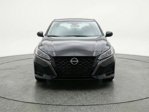 Used 2025 Nissan Altima 2.5 SV image 2