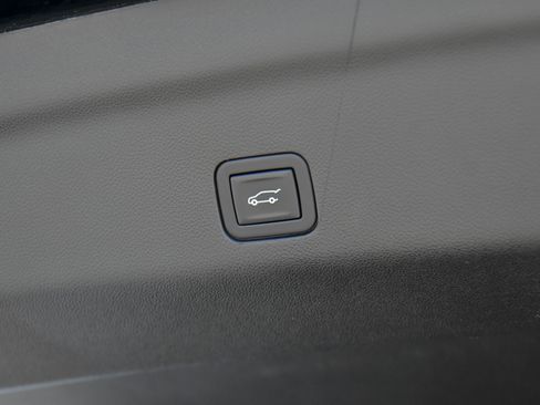 Used 2023 Chevrolet Tahoe Premier w/ Advanced Technology Package RWD image 58