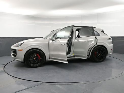 New 2026 Porsche Cayenne GTS AWD/4WD image 38