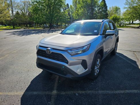Used 2023 Toyota RAV4 XLE AWD/4WD image 2