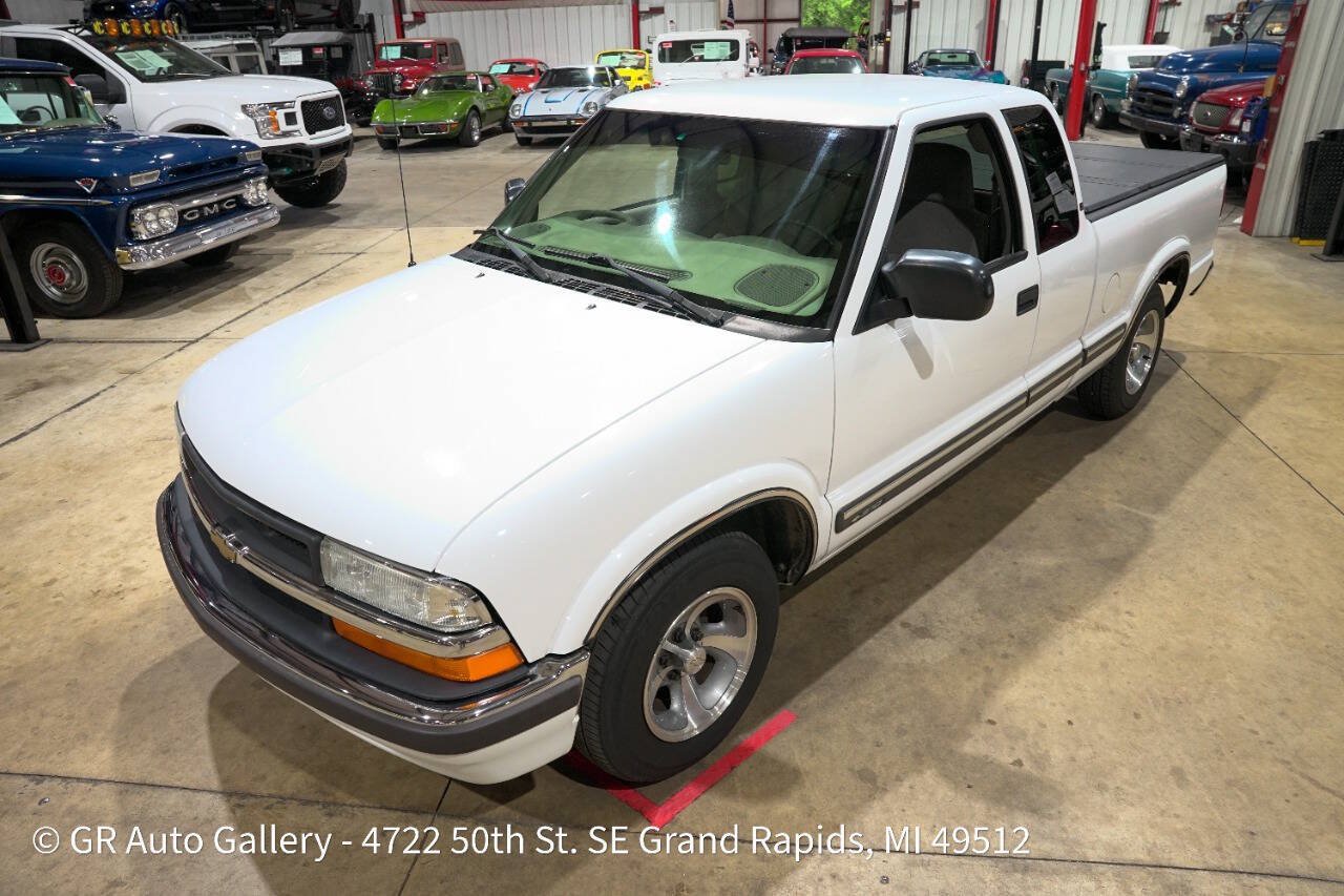 Used 2001 Chevrolet S10 Pickup LS w/ Preferred Equipment Group RWD image 15