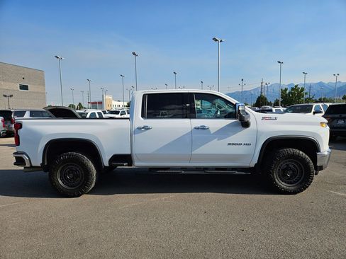 Used 2021 Chevrolet Silverado 2500 LTZ w/ Z71 Off-Road Package AWD/4WD image 2