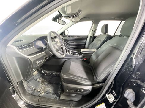 Used 2023 Jeep Grand Cherokee Laredo image 19