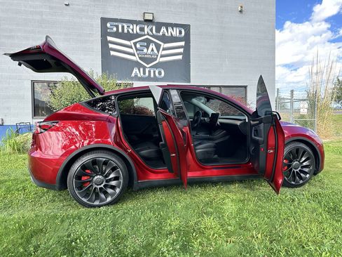 Used 2025 Tesla Model Y Performance AWD/4WD image 24