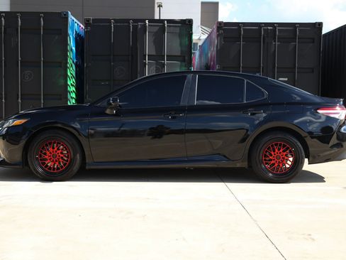 Used 2020 Toyota Camry LE FWD image 4