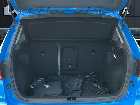 Used 2024 Volkswagen Taos SE image 11