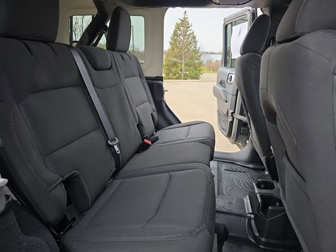 Used 2023 Jeep Wrangler Unlimited Sport AWD/4WD image 11