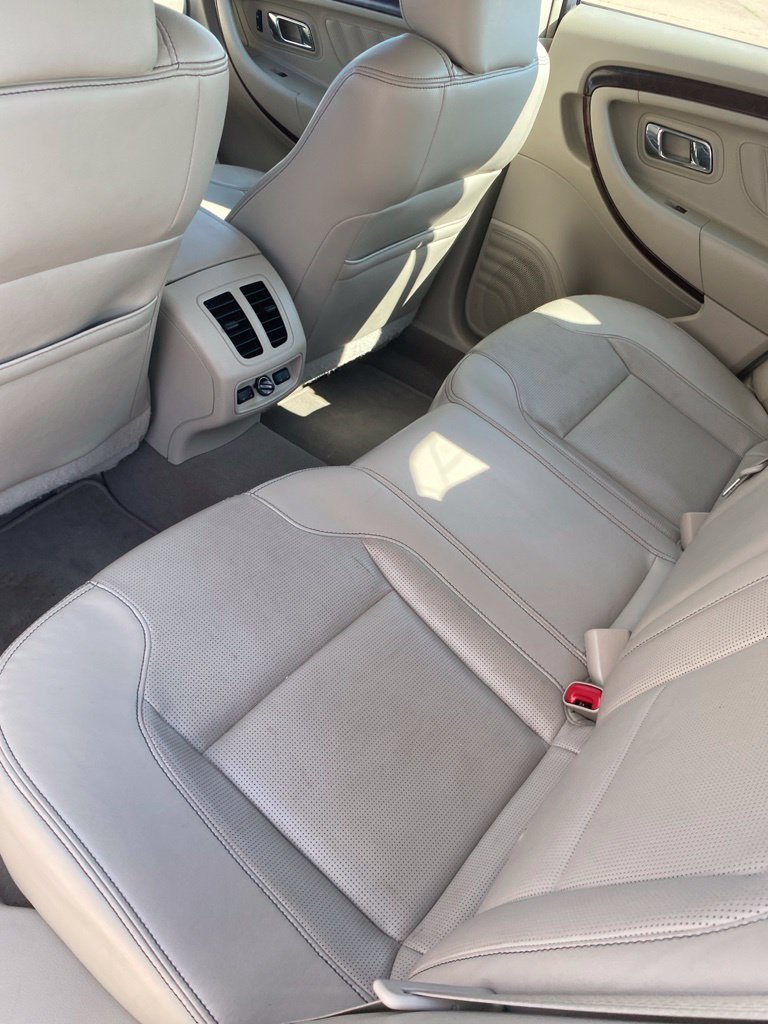 Used 2010 Ford Taurus Limited FWD image 21