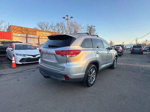 Used 2019 Toyota Highlander XLE image 5