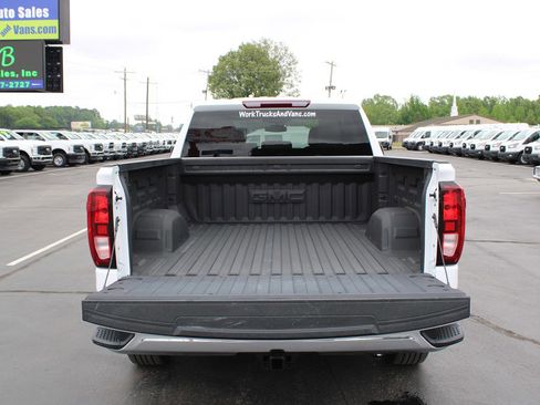 Used 2024 GMC Sierra 1500 SLE AWD/4WD image 10