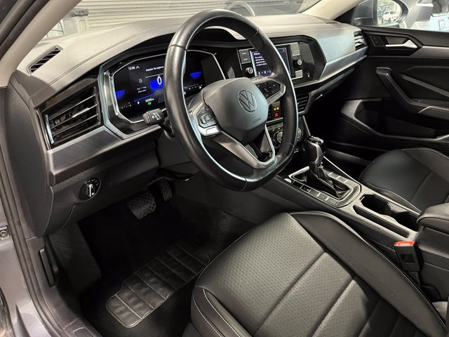 Used 2024 Volkswagen Jetta SE FWD image 19