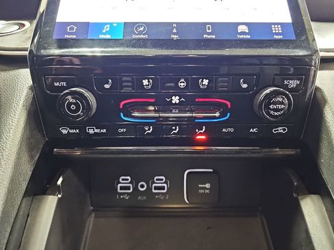 Certified 2023 Jeep Grand Cherokee Limited w/ Luxury Tech Group II image 21