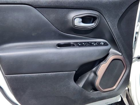 Used 2023 Jeep Renegade Latitude AWD/4WD image 14