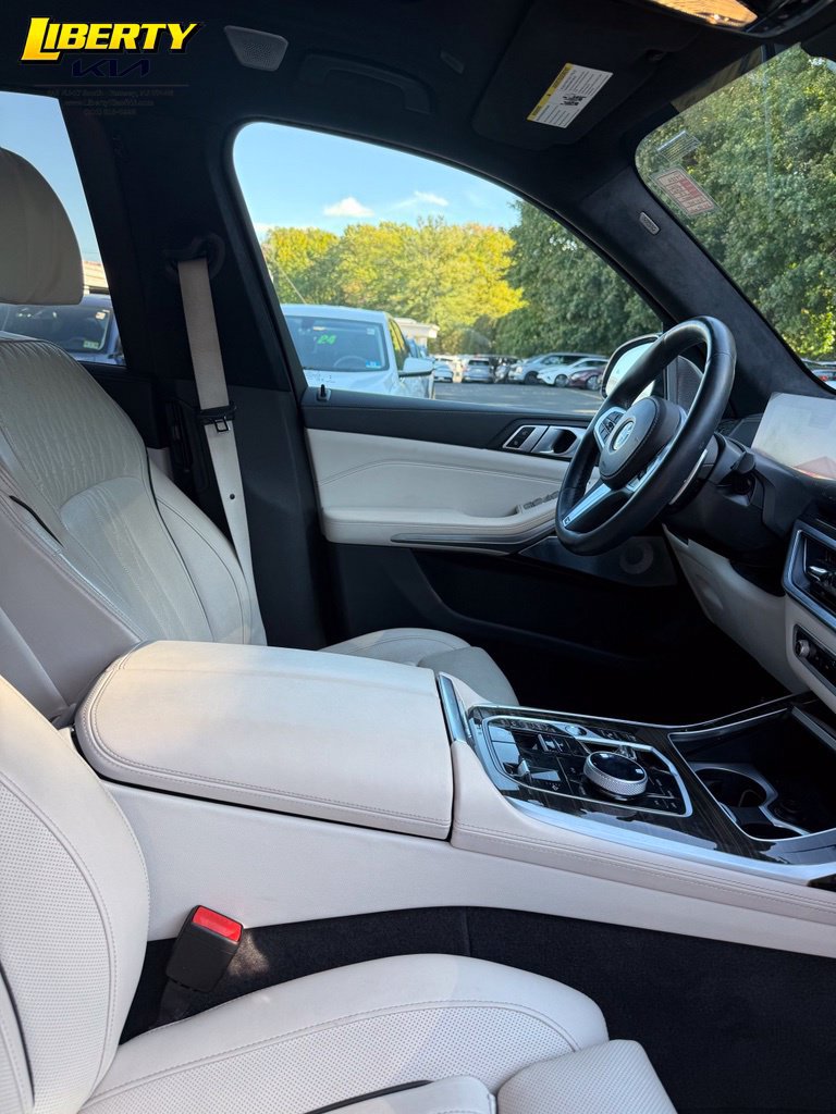 Used 2025 BMW X7 xDrive40i w/ Executive Package AWD/4WD image 9