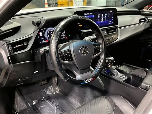 Used 2022 Lexus ES 300h w/ Accessory Package 2 image 17