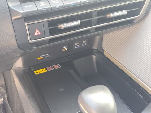 Used 2025 Toyota Camry SE image 25