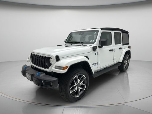 Used 2024 Jeep Wrangler Unlimited w/ Convenience Group AWD/4WD image 3