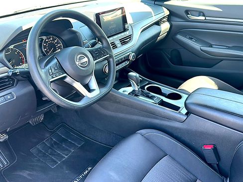 Used 2024 Nissan Altima 2.5 SV image 12
