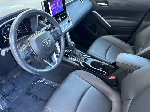 Used 2023 Toyota Corolla Cross XLE w/ Convenience Package FWD image 4
