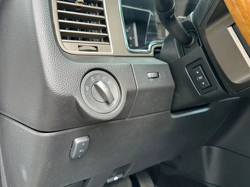Used 2014 Lincoln Navigator 4WD w/ Equipment Group 101A image 30