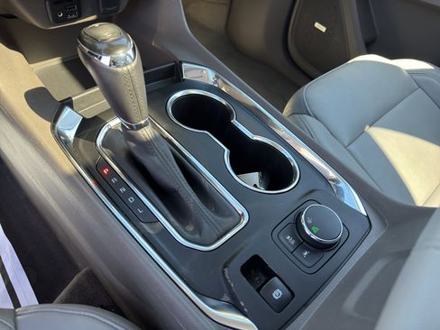 Used 2020 Chevrolet Traverse LT w/ LT Premium Package image 16