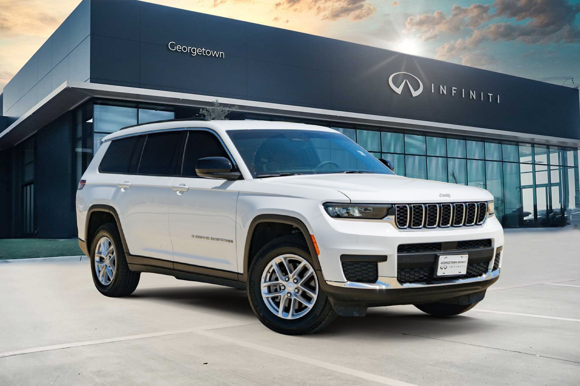 Used 2025 Jeep Grand Cherokee L Laredo RWD image 1