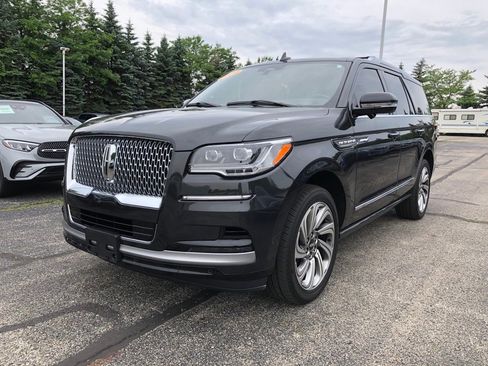 Used 2022 Lincoln Navigator Reserve image 3