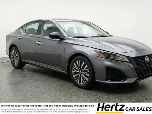 Used 2025 Nissan Altima 2.5 SV FWD image 1
