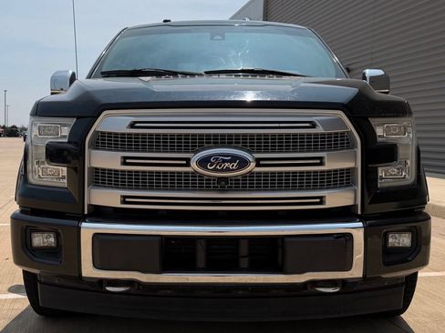 Used 2017 Ford F150 Platinum w/ Equipment Group 701A Luxury AWD/4WD image 4