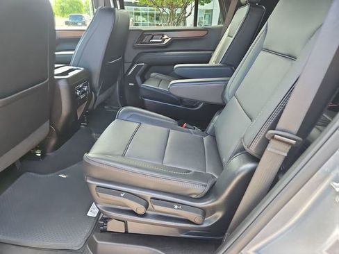 Used 2025 GMC Yukon Denali AWD/4WD image 19