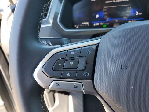 Used 2024 Volkswagen Tiguan SE image 19