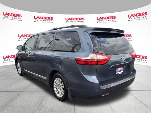 Used 2017 Toyota Sienna XLE w/ XLE Navigation Package image 5