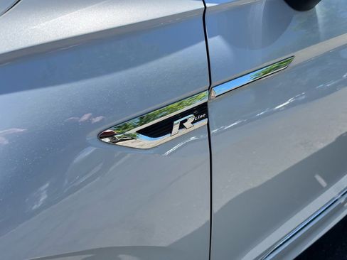 Used 2019 Volkswagen Tiguan SEL R-Line AWD/4WD image 29