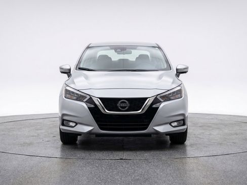 Used 2025 Nissan Versa SV FWD image 2