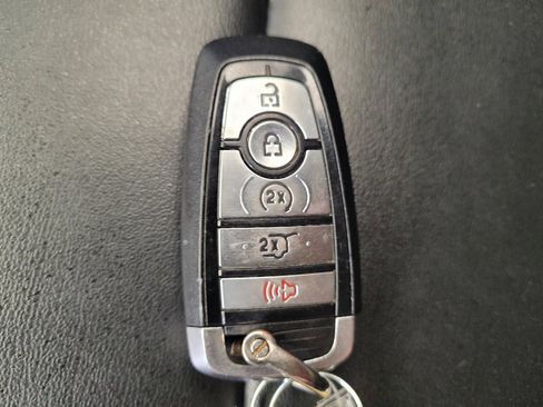 Used 2019 Ford Explorer XLT w/ Equipment Group 202A FWD image 32