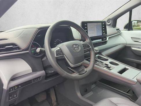 Used 2024 Toyota Sienna XSE w/ XSE Plus Package FWD image 9