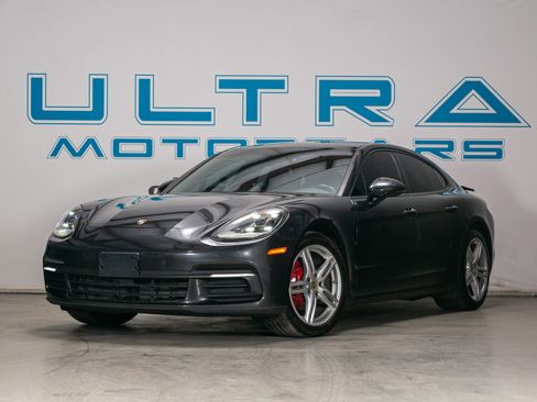 Used 2018 Porsche Panamera 4 image 5