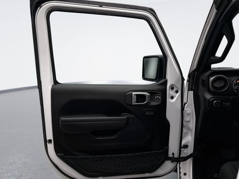 Used 2022 Jeep Wrangler Unlimited Sport AWD/4WD image 9