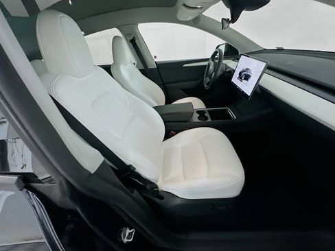 Used 2024 Tesla Model Y Long Range image 29