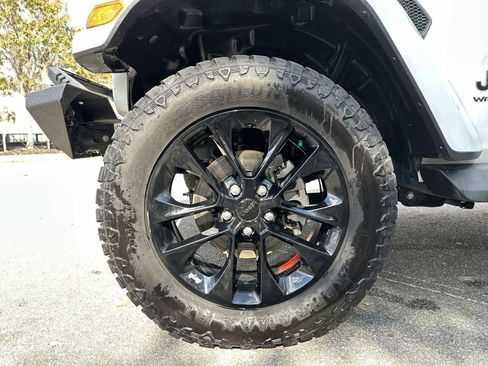 Used 2022 Jeep Wrangler Unlimited Sahara image 12